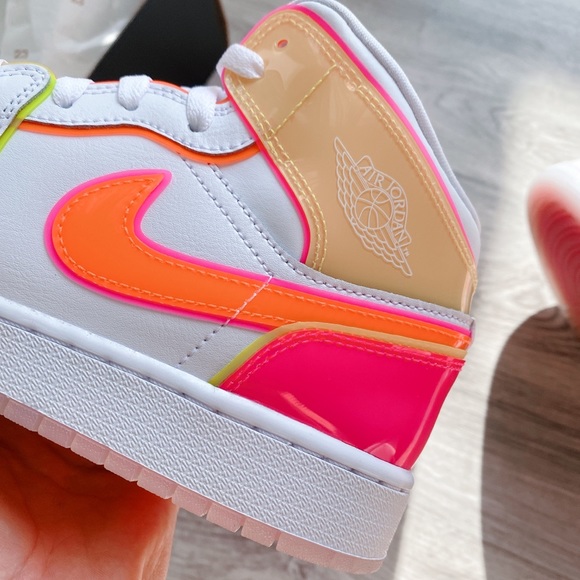 Nike Air Jordan AJ 1 mid glow - Picture 8 of 14